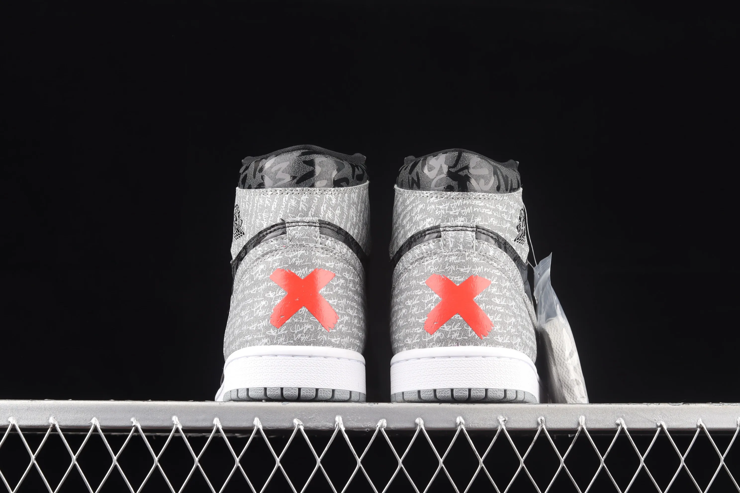 All categories Air Jordan Jordan series basketball shoes Air Jordan 1 High Cost-effective version Air Jordan 1 High OG "Rebellionaire" AJ1 Joe 1 black and gray banned "Rebelionaire" high-top basketball shoes 555088-036